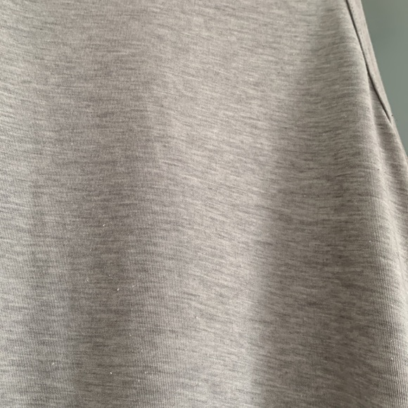 GapFit Breathe Lightweight Grey Knit Cross-Back Top - Picture 5 of 8